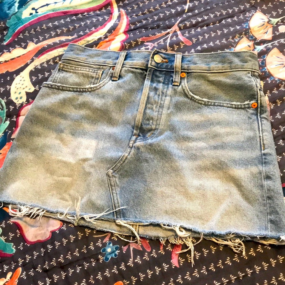 Adorable like new Madewell frayed distressed worn in denim mini skirt 24 💋